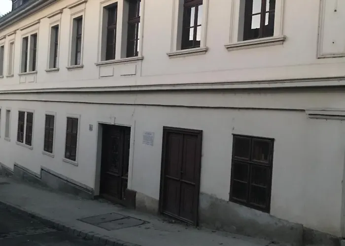 Sziklai Appartement *